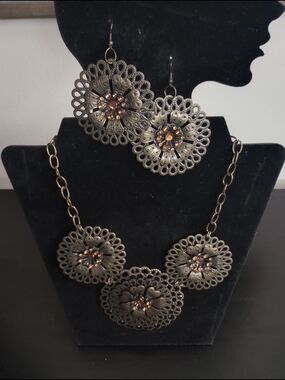 Circular Gold Tone Statement Necklace Set